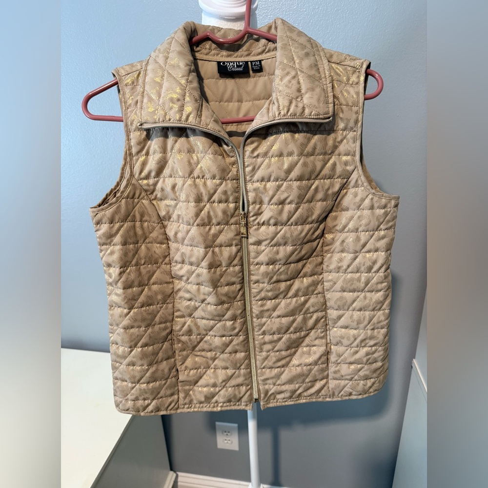 Onque Casual Quilted Beige and Old Vest with Metallic Sheen Petite Medium